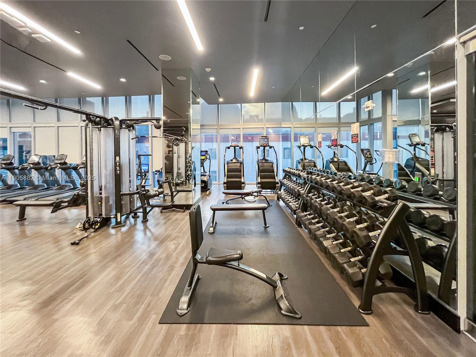 PARAMOUNT MIAMI WORLDCENT - Residential Lease