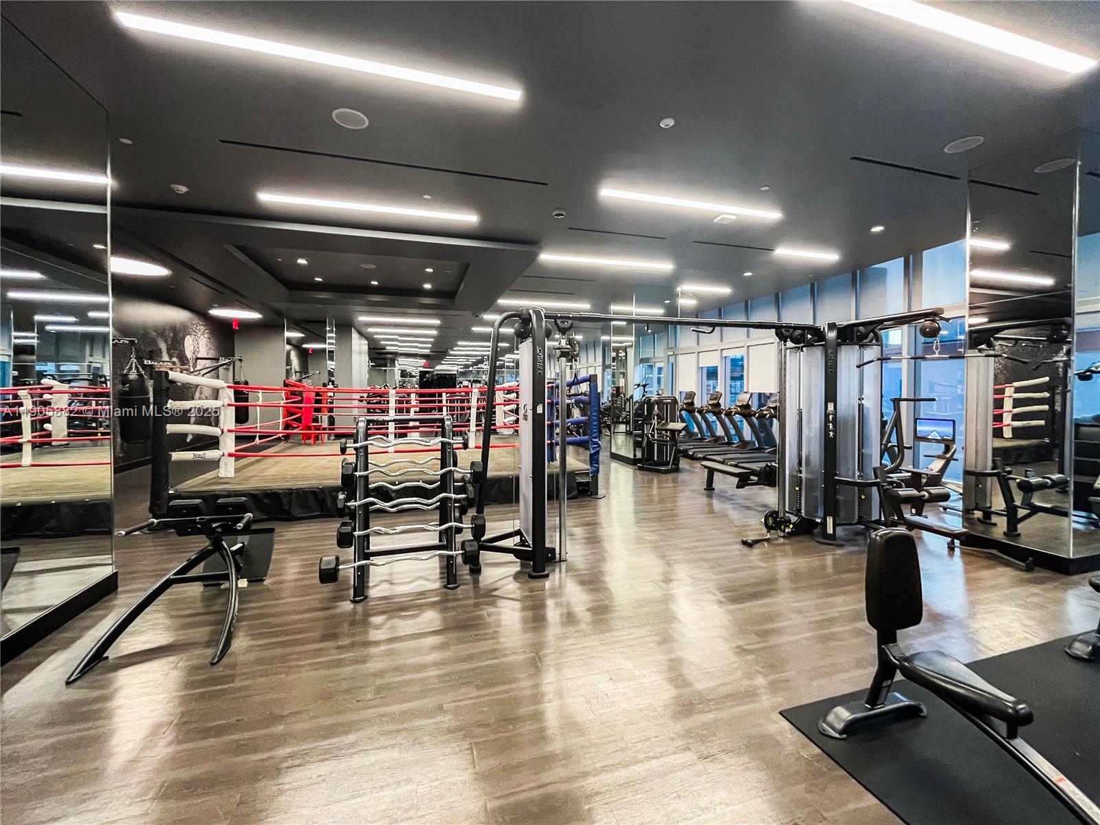 PARAMOUNT MIAMI WORLDCENT - Residential Lease