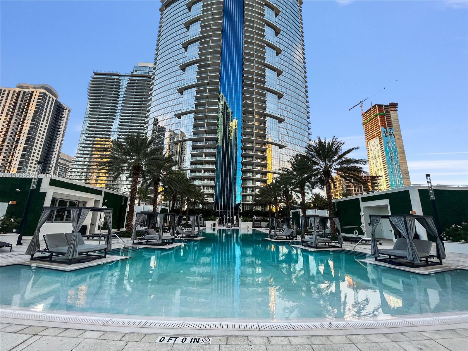 PARAMOUNT MIAMI WORLDCENT - Residential Lease
