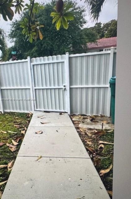 10011 Sw 164th Ter 1, Miami, Broward County, Florida - 1 Bedrooms  
1 Bathrooms - 