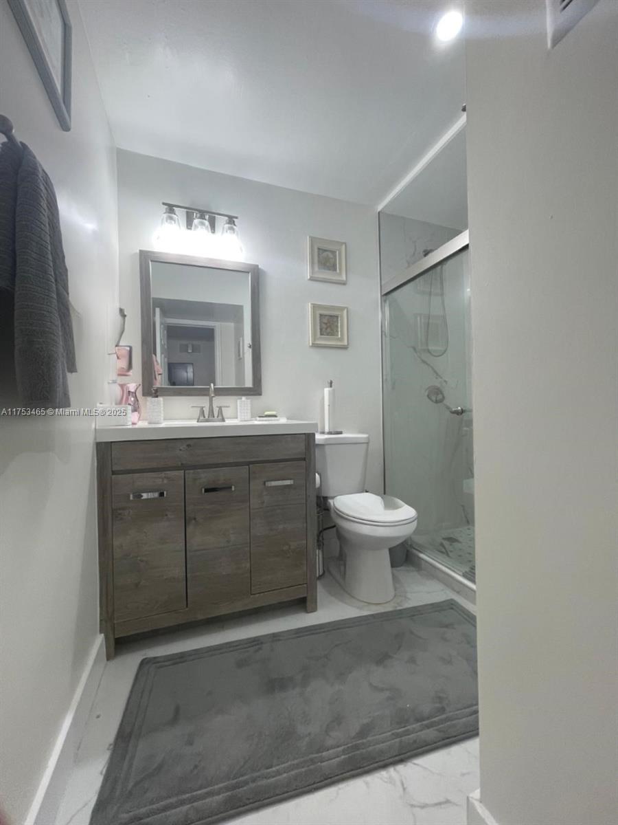 KINGS POINT PIEDMONT COND - Residential Lease