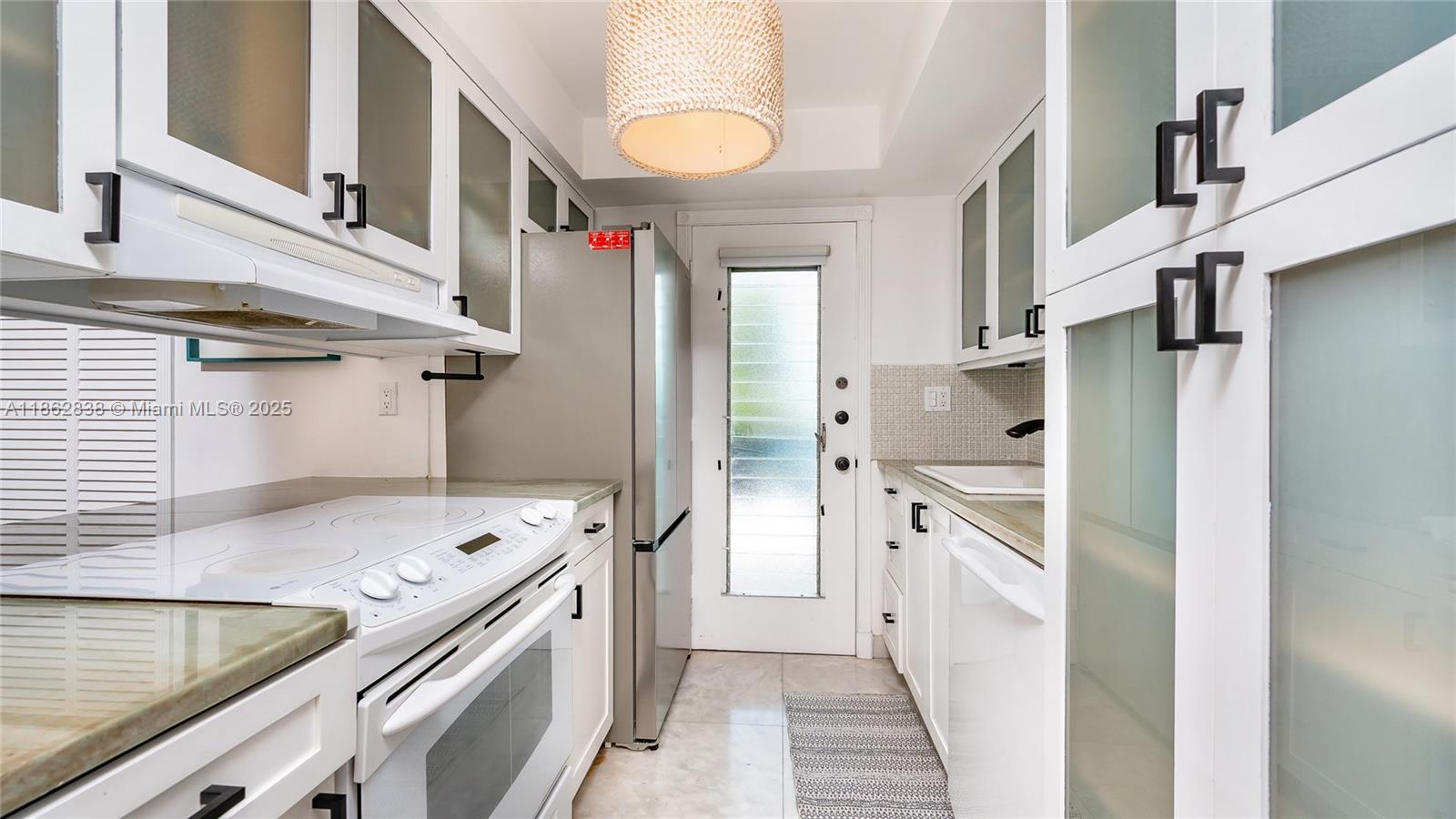 INDIES CONDO - Residential Lease