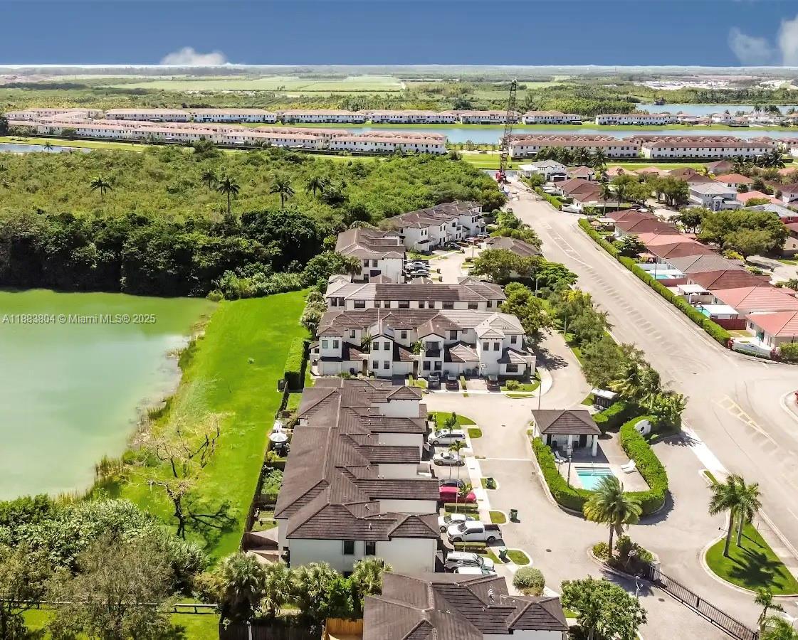 OAK HAMMOCK TOWNHOMES SUB - Residential