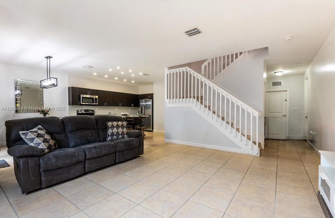 OAK HAMMOCK TOWNHOMES SUB - Residential