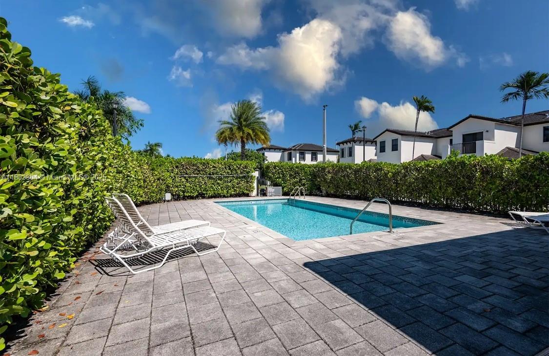 OAK HAMMOCK TOWNHOMES SUB - Residential