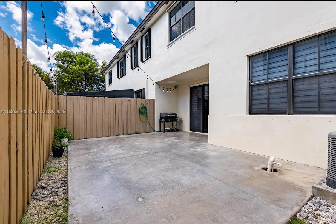 OAK HAMMOCK TOWNHOMES SUB - Residential