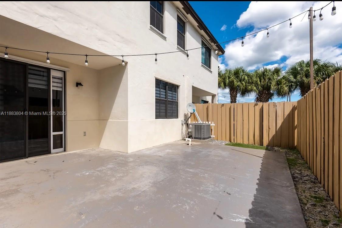 OAK HAMMOCK TOWNHOMES SUB - Residential