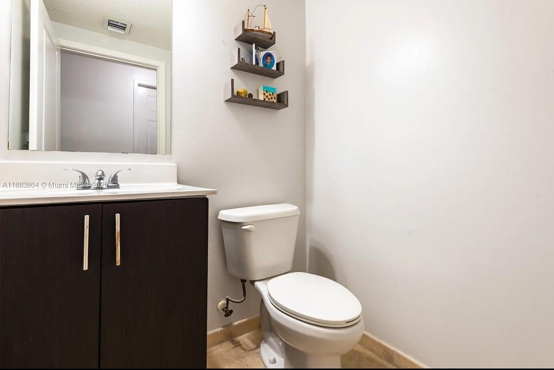 OAK HAMMOCK TOWNHOMES SUB - Residential