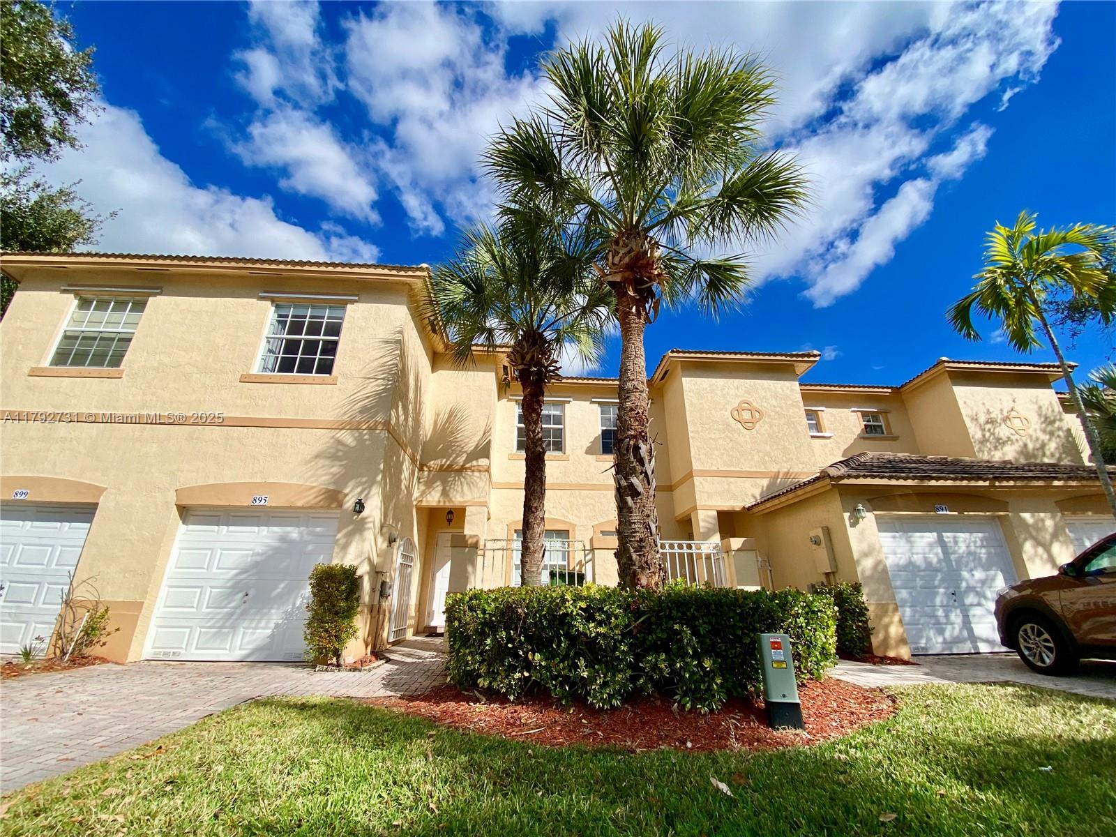 895 Nw 170th Ter, Pembroke Pines, Miami-Dade County, Florida - 3 Bedrooms  
3 Bathrooms - 
