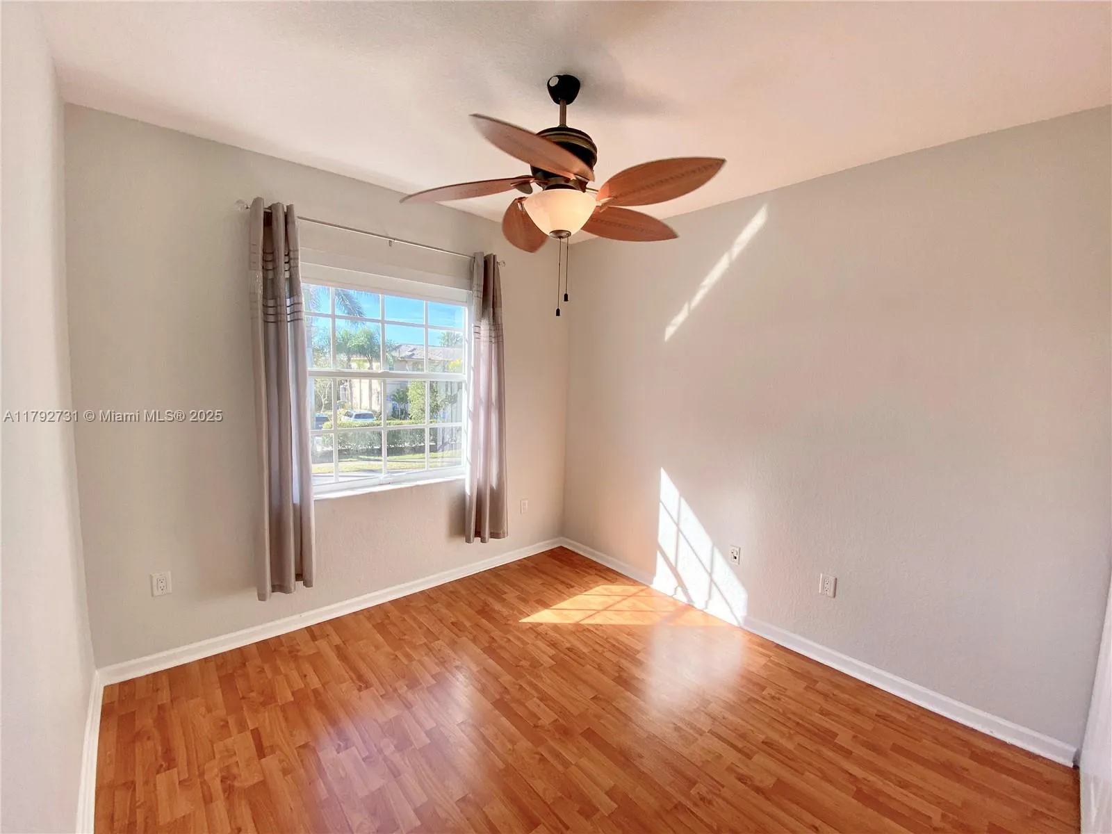 Pembroke Pines, Florida 33028, United States, 3 Bedrooms Bedrooms, ,3 BathroomsBathrooms,Residential,Pending,122454