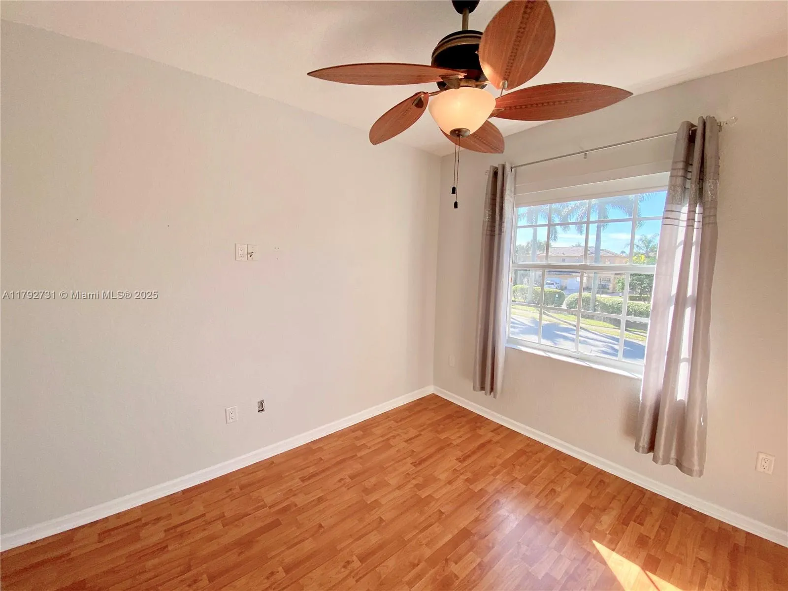 Pembroke Pines, Florida 33028, United States, 3 Bedrooms Bedrooms, ,3 BathroomsBathrooms,Residential,Pending,122454