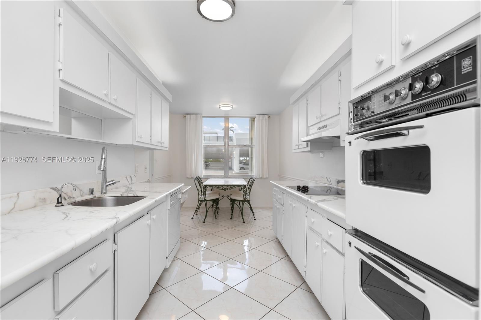 AQUARIUS CONDO - Residential