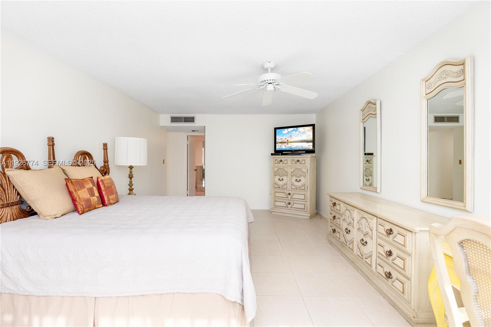 AQUARIUS CONDO - Residential