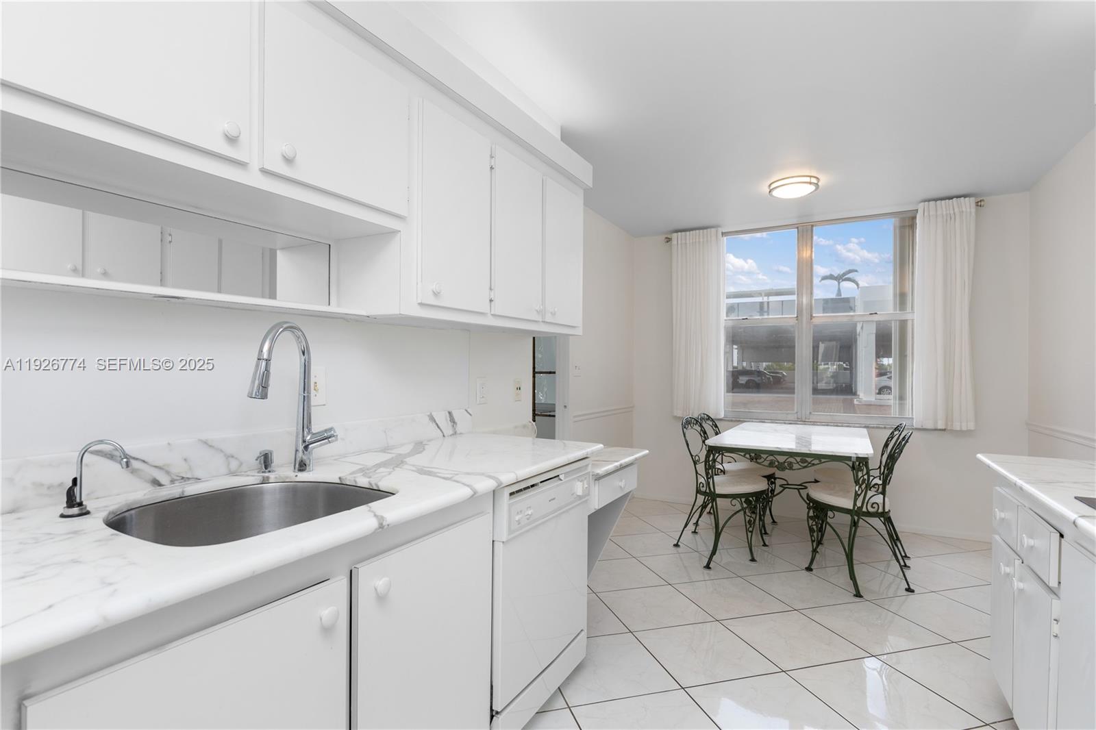 AQUARIUS CONDO - Residential