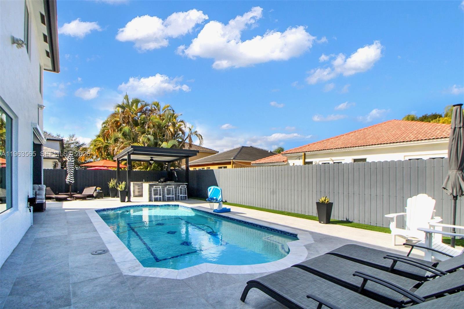 PARADISE REEF - Residential