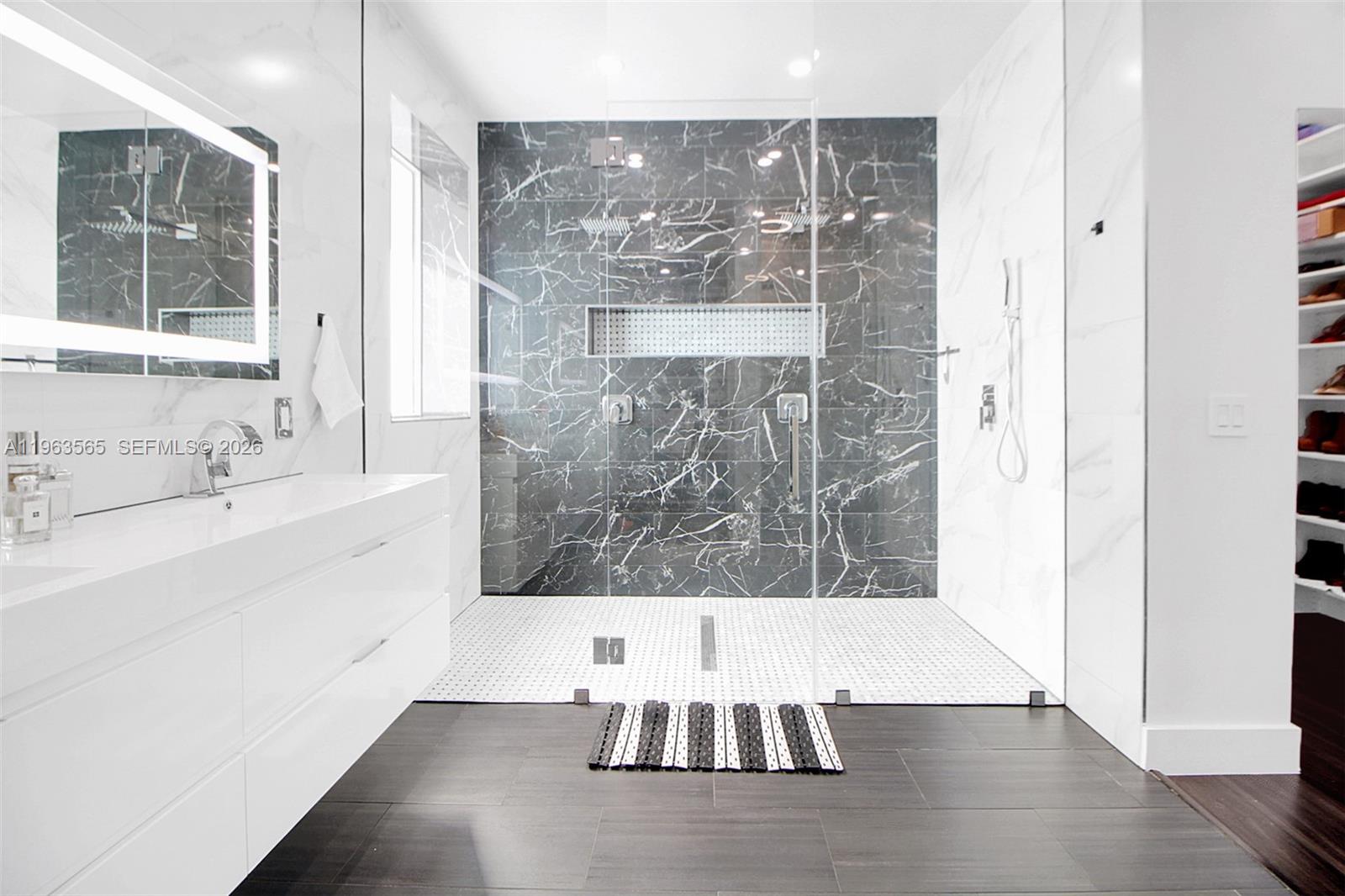 PARADISE REEF - Residential