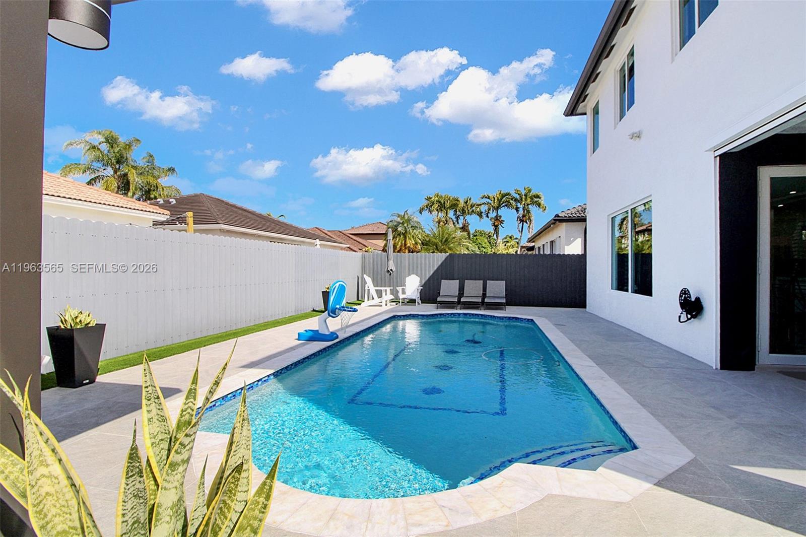 PARADISE REEF - Residential