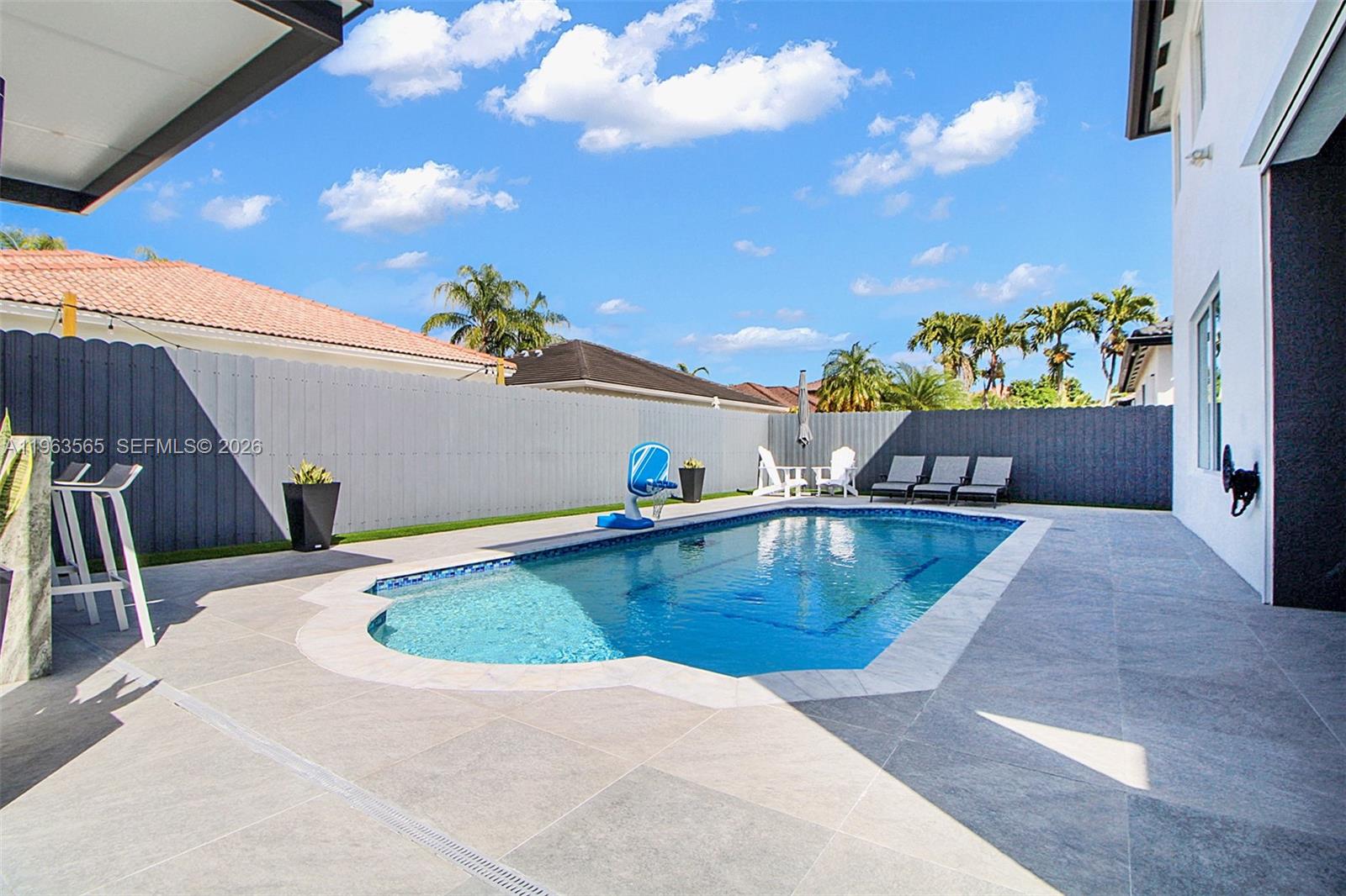 PARADISE REEF - Residential