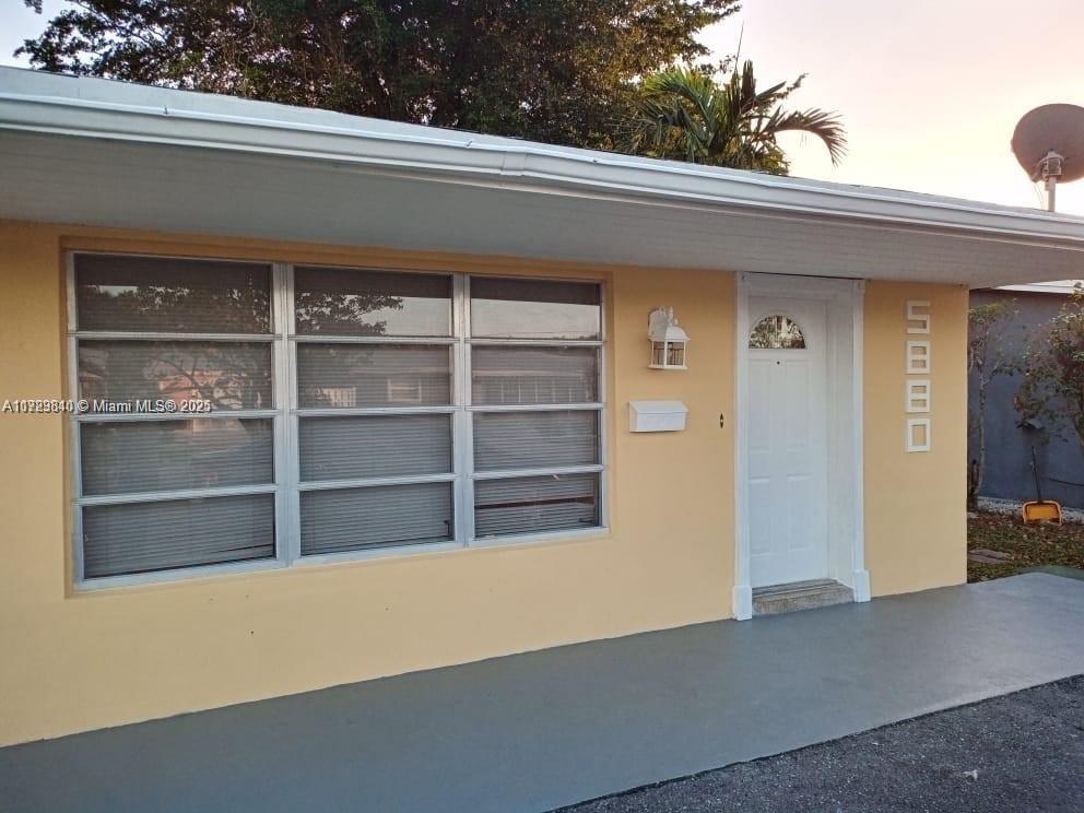 5880 Nw 16 Court, Sunrise, Miami-Dade County, Florida - 3 Bedrooms  
1 Bathrooms - 