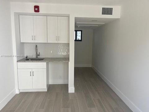 20281 E Country Club Dr CAB16 Aventura FL 33180