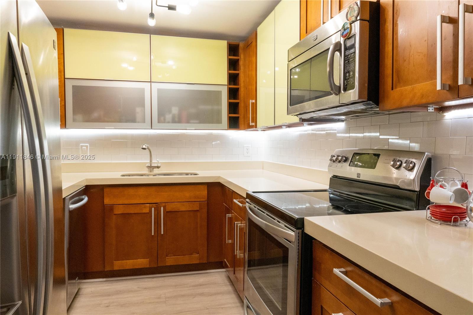 THE SURF CONDO - Residential