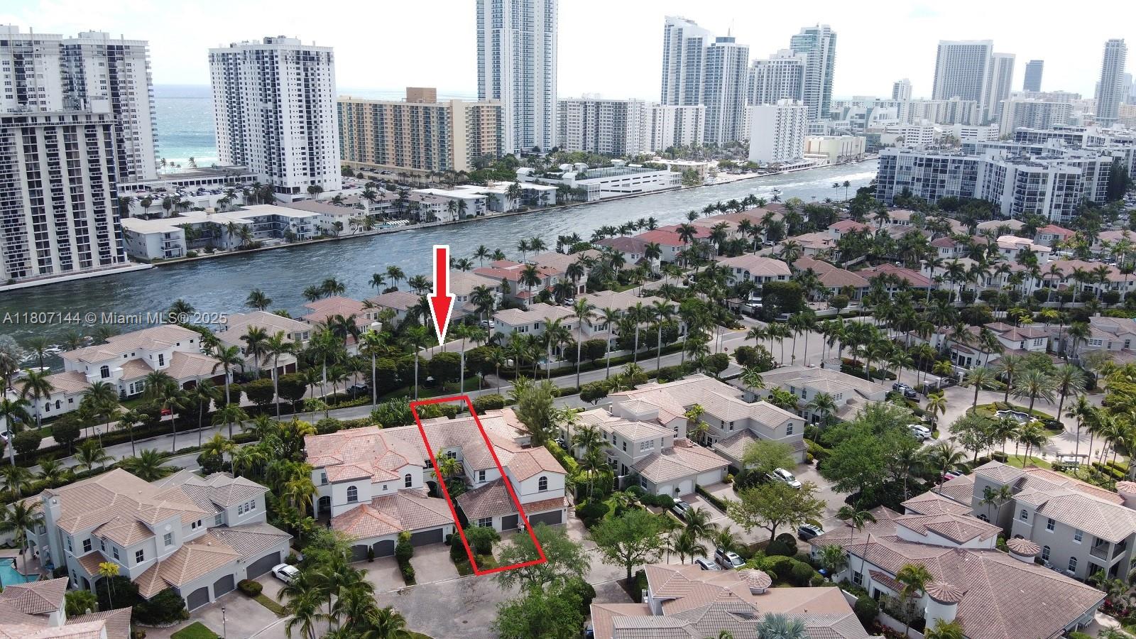 826 E Spinnaker Dr E, Hollywood, Broward County, Florida - 3 Bedrooms  
4 Bathrooms - 