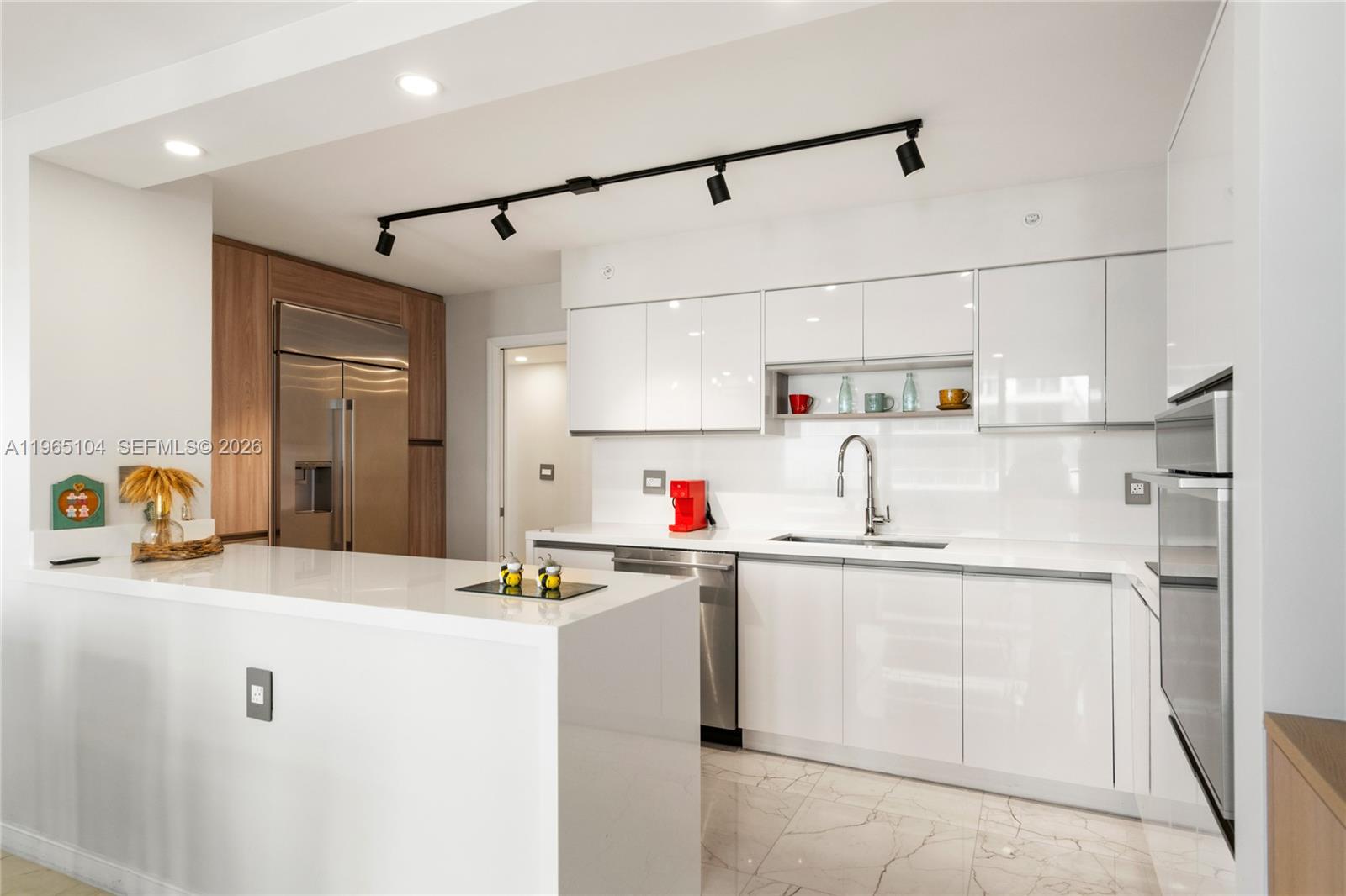 5757 Collins Ave 1006