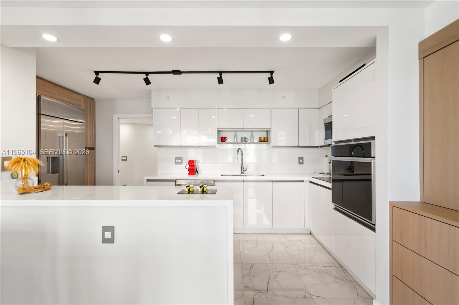 5757 Collins Ave 1006