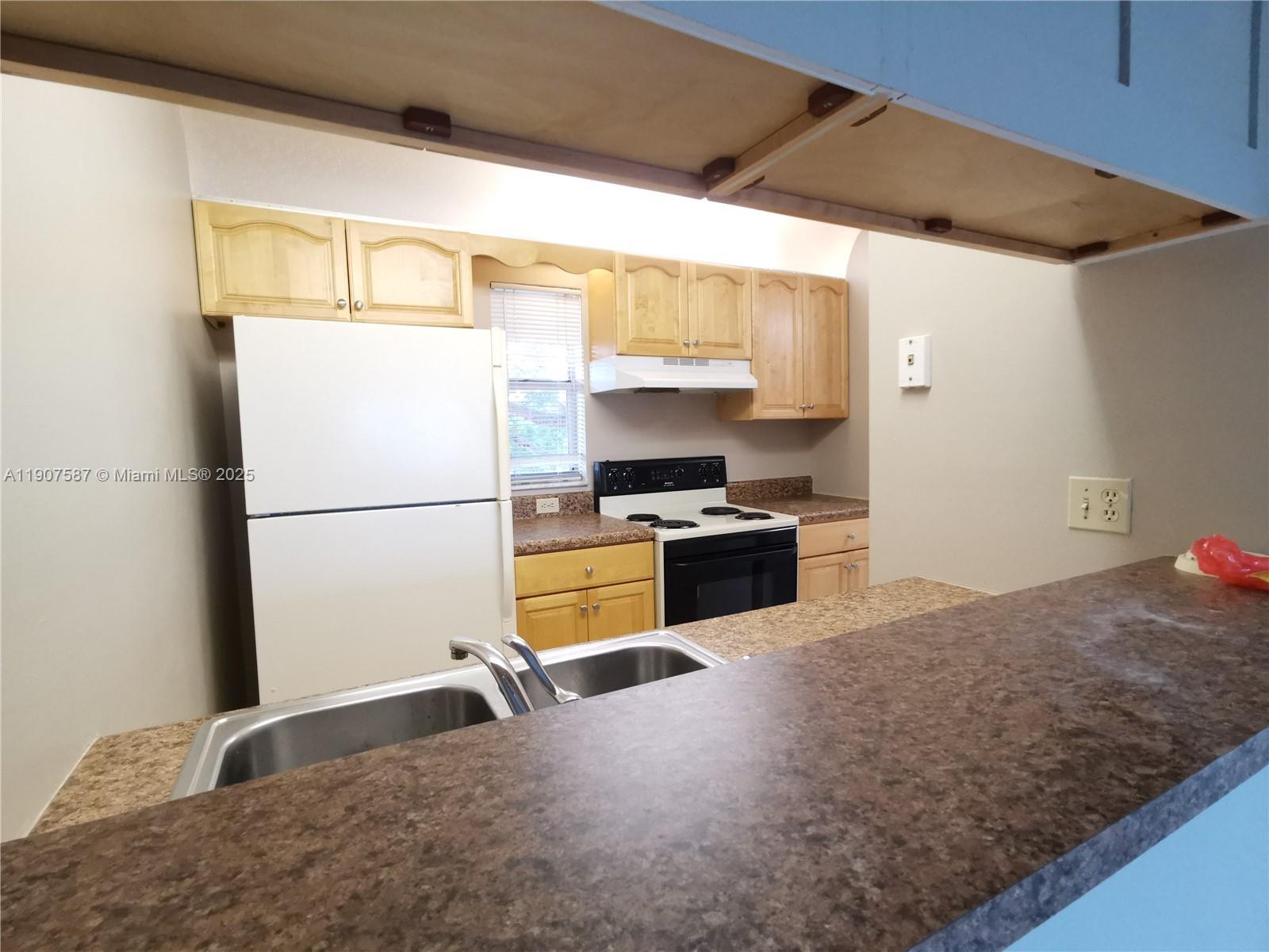 LAKEWOOD VILLAGE - Residential Lease