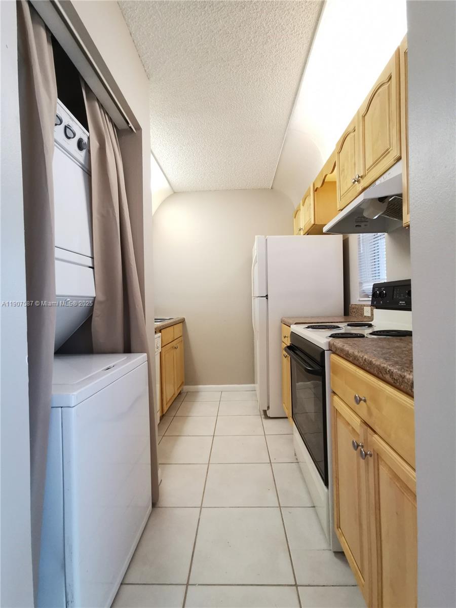 LAKEWOOD VILLAGE - Residential Lease