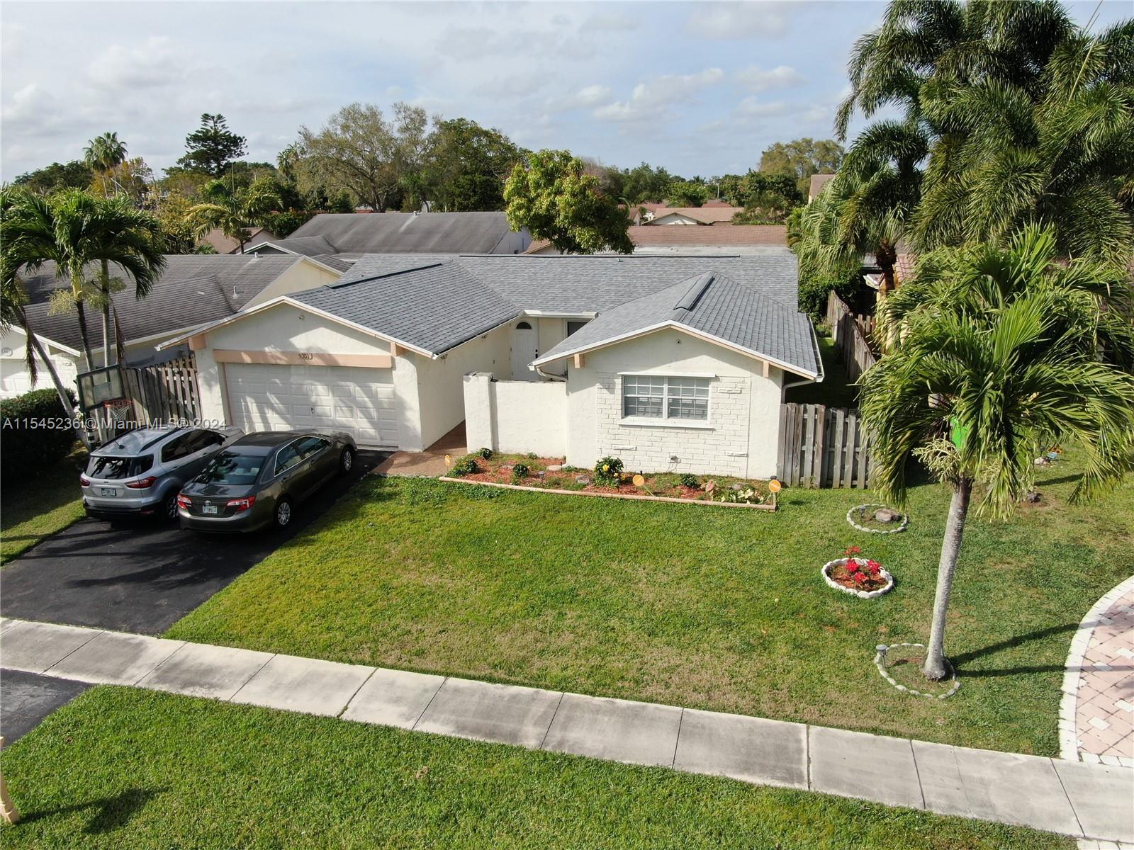 9351 Nw 35th Pl Pl, Sunrise, Miami-Dade County, Florida - 4 Bedrooms  
2 Bathrooms - 