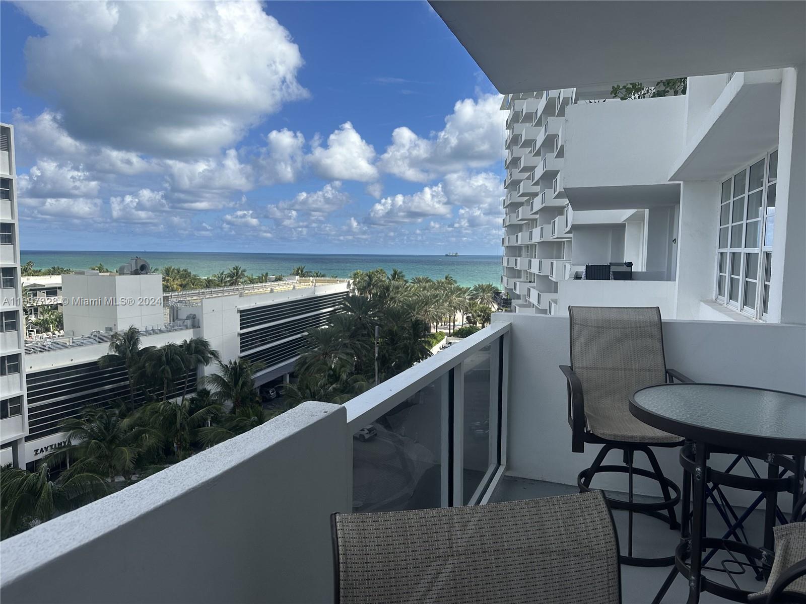 100 Lincoln Rd 702, Miami Beach, Miami-Dade County, Florida - 1 Bedrooms  
1 Bathrooms - 