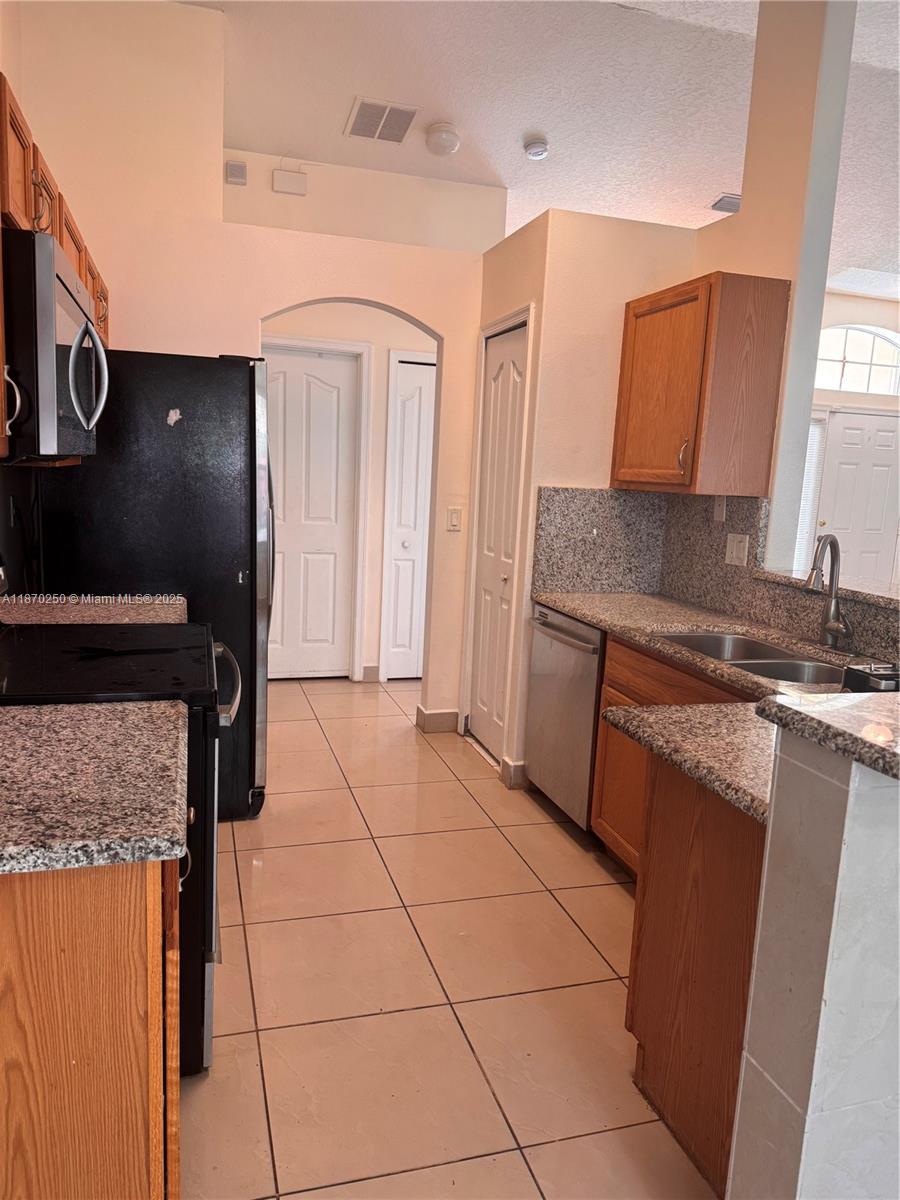 PORT ST LUCIE SECTION 17 - Residential Lease