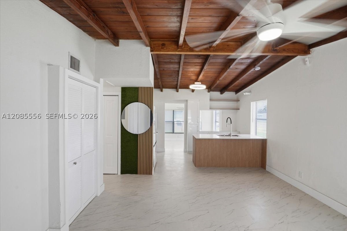 1589 NW 4th Ave