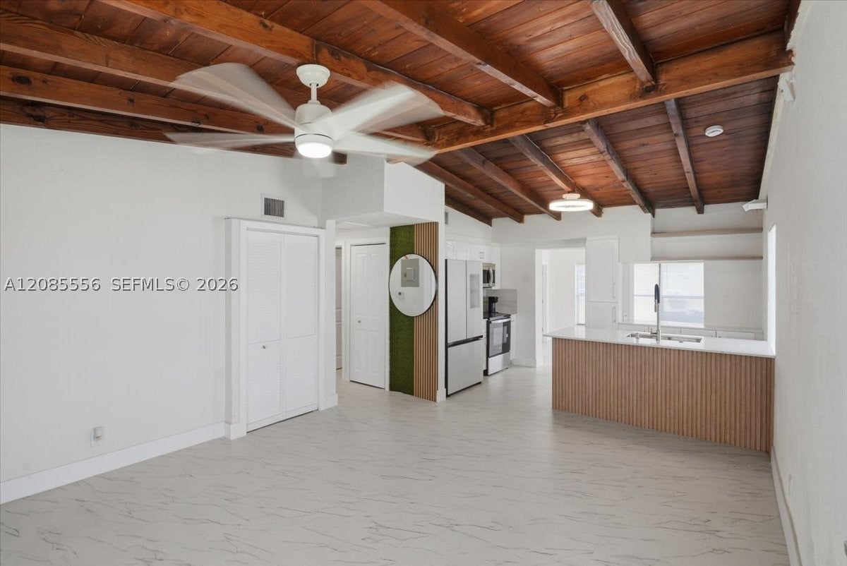 1589 NW 4th Ave