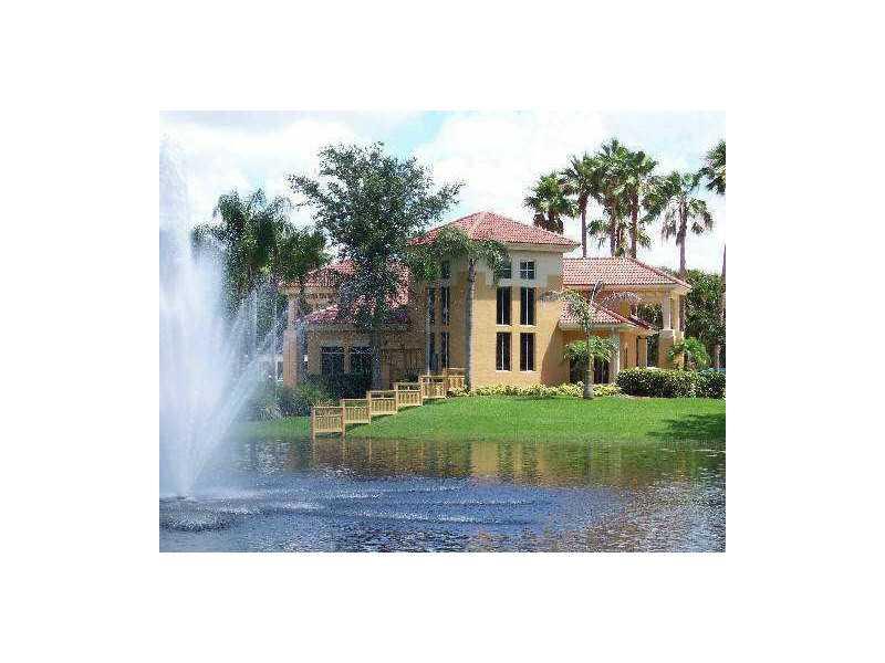 Very nice unit,under renovations, new laminated floors, recently painted. Great gated community with club house, pool and more. close to everything!!