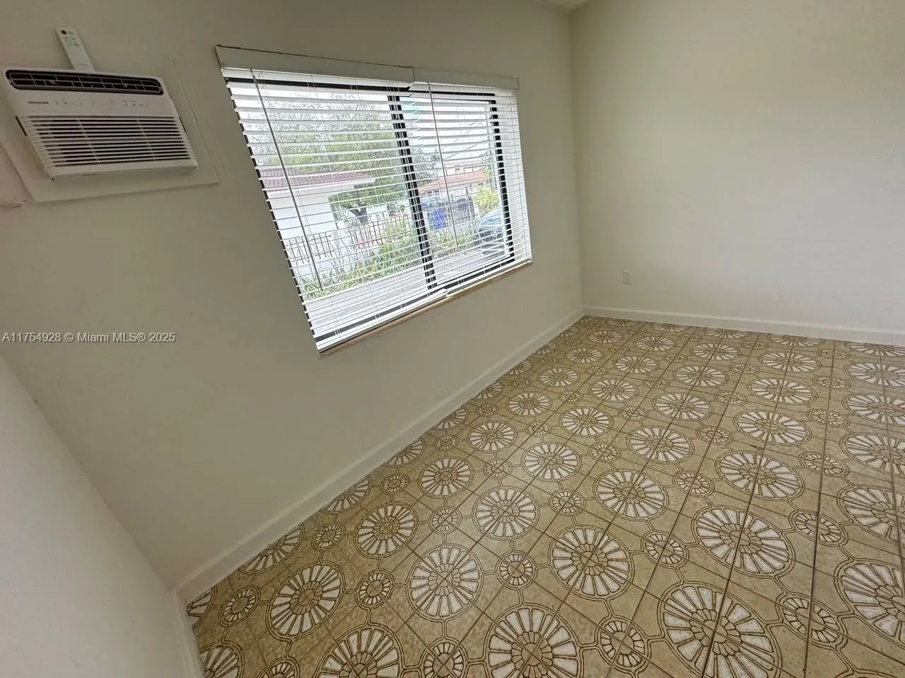 Miami, Florida 33126, United States, 2 Bedrooms Bedrooms, ,1 BathroomBathrooms,Residential,Active,82931