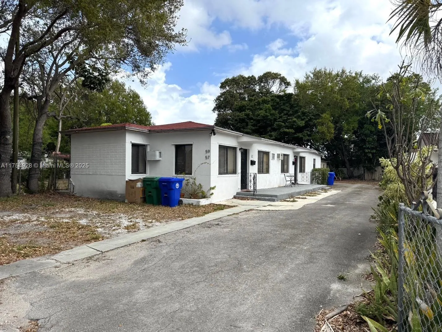 Miami, Florida 33126, United States, 2 Bedrooms Bedrooms, ,1 BathroomBathrooms,Residential,Active,82931