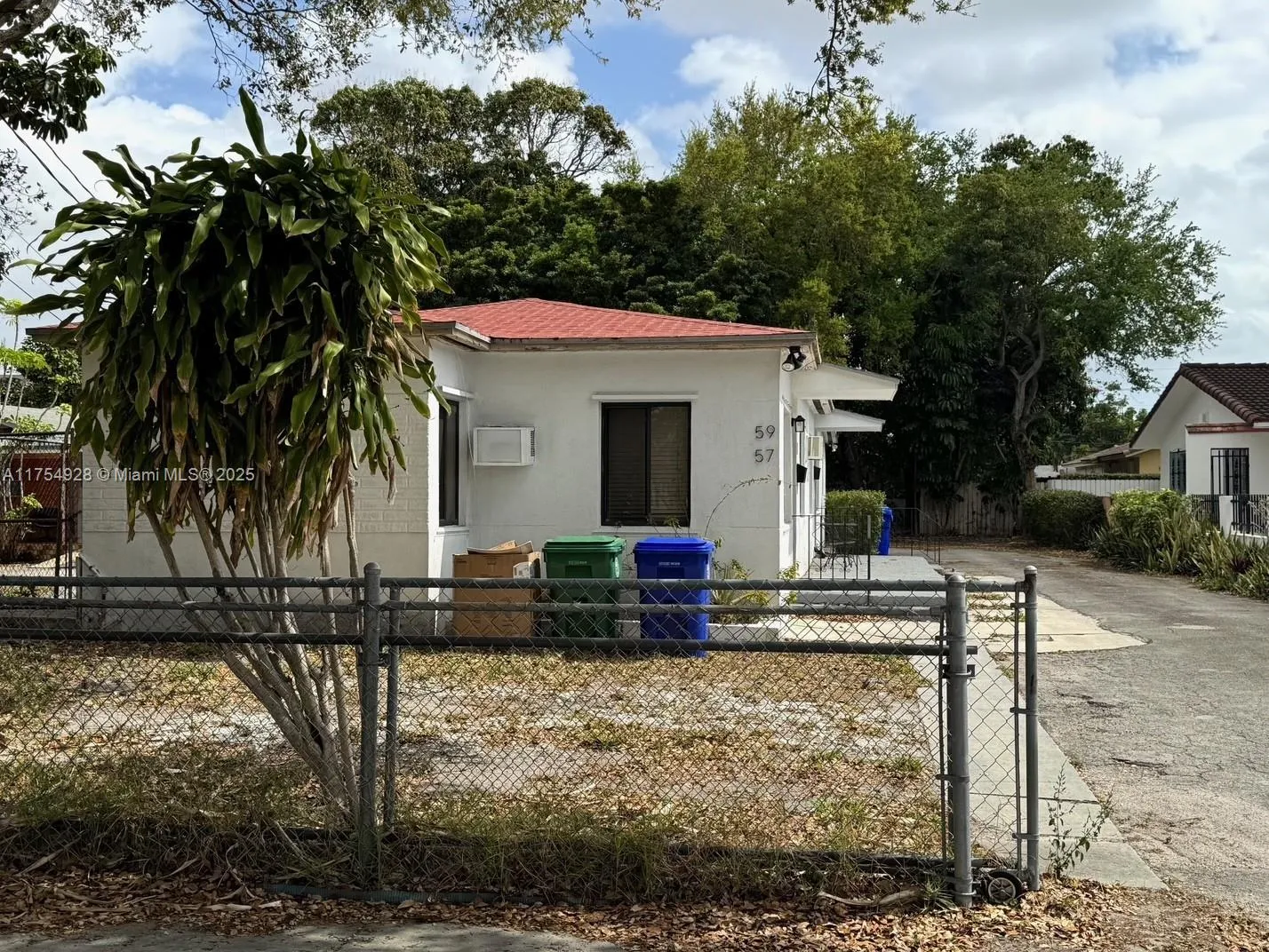 Miami, Florida 33126, United States, 2 Bedrooms Bedrooms, ,1 BathroomBathrooms,Residential,Active,82931