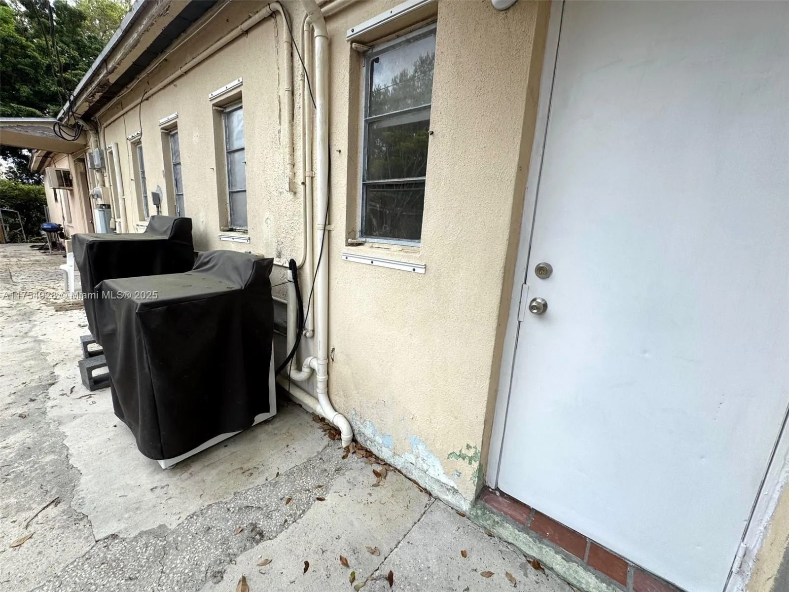 Miami, Florida 33126, United States, 2 Bedrooms Bedrooms, ,1 BathroomBathrooms,Residential,Active,82931