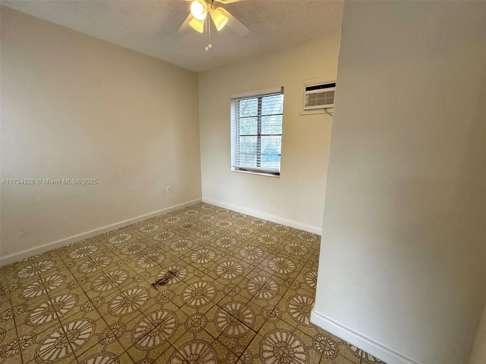 Miami, Florida 33126, United States, 2 Bedrooms Bedrooms, ,1 BathroomBathrooms,Residential,Active,82931