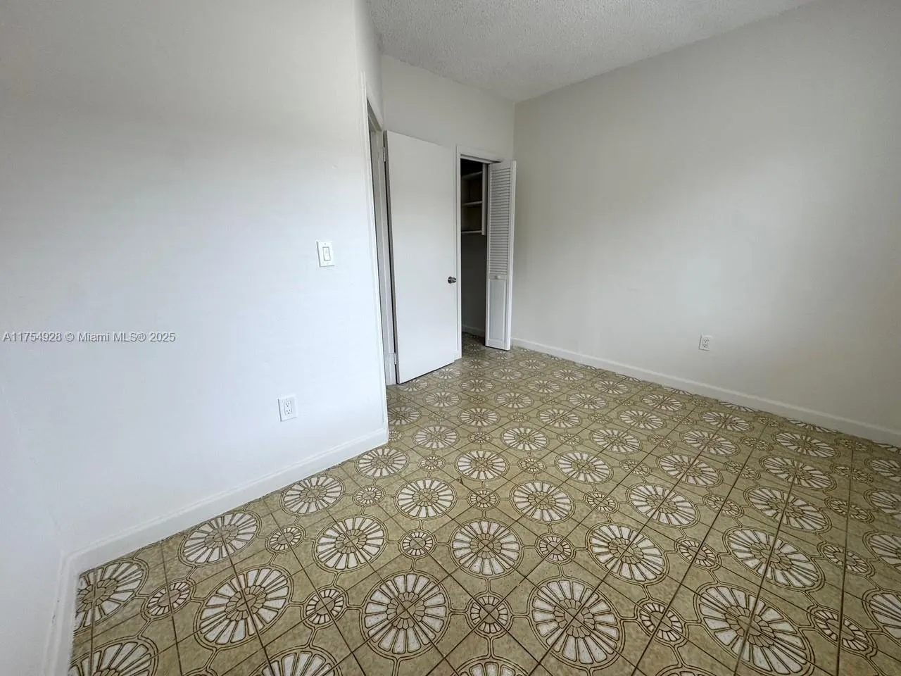 Miami, Florida 33126, United States, 2 Bedrooms Bedrooms, ,1 BathroomBathrooms,Residential,Active,82931