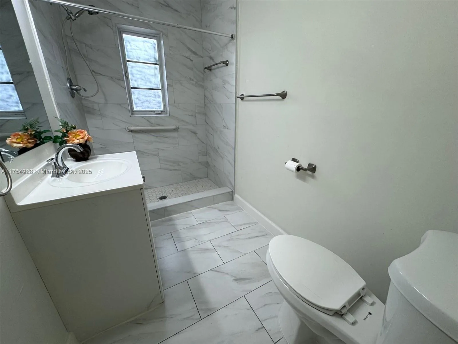 Miami, Florida 33126, United States, 2 Bedrooms Bedrooms, ,1 BathroomBathrooms,Residential,Active,82931