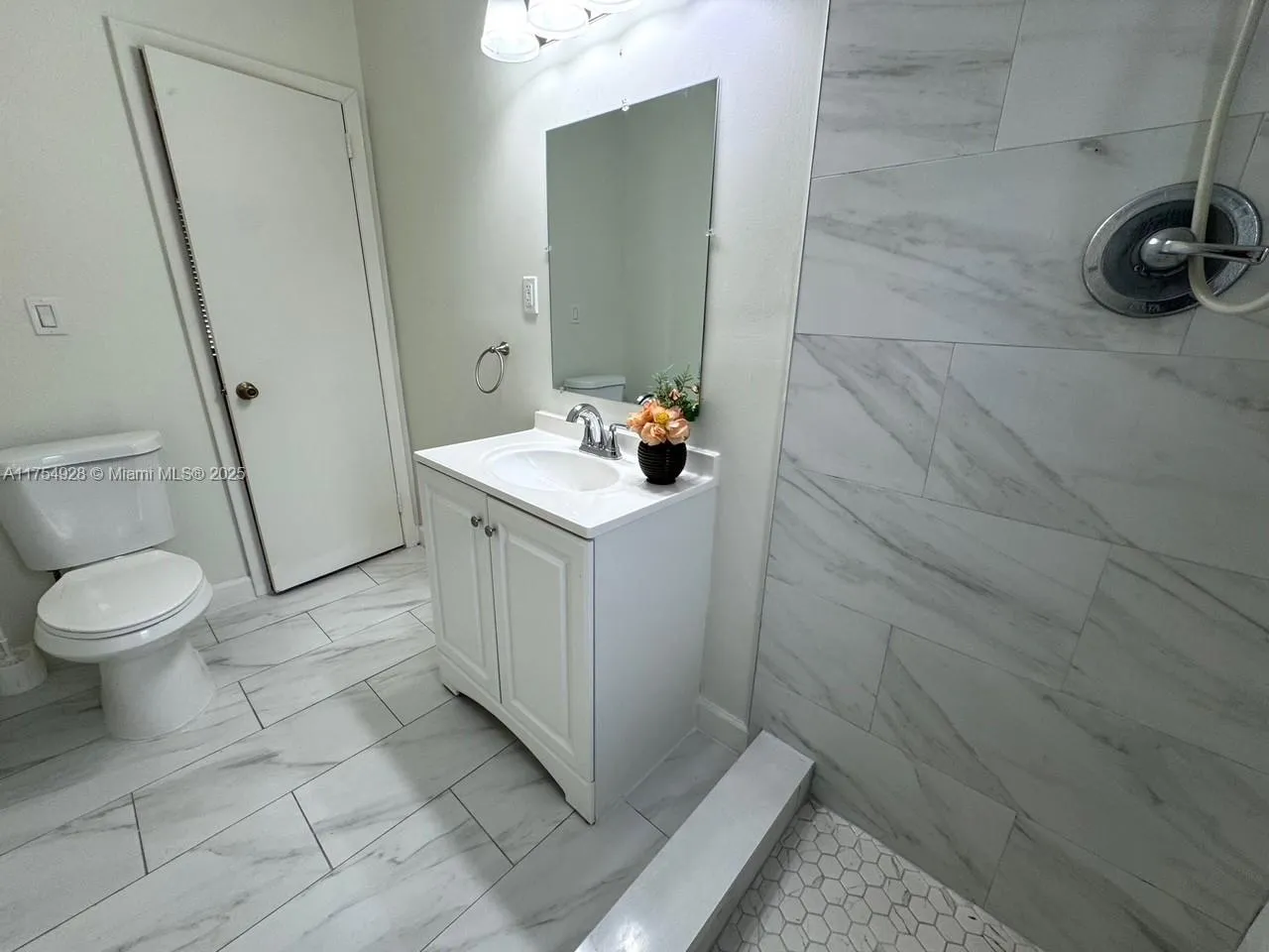 Miami, Florida 33126, United States, 2 Bedrooms Bedrooms, ,1 BathroomBathrooms,Residential,Active,82931