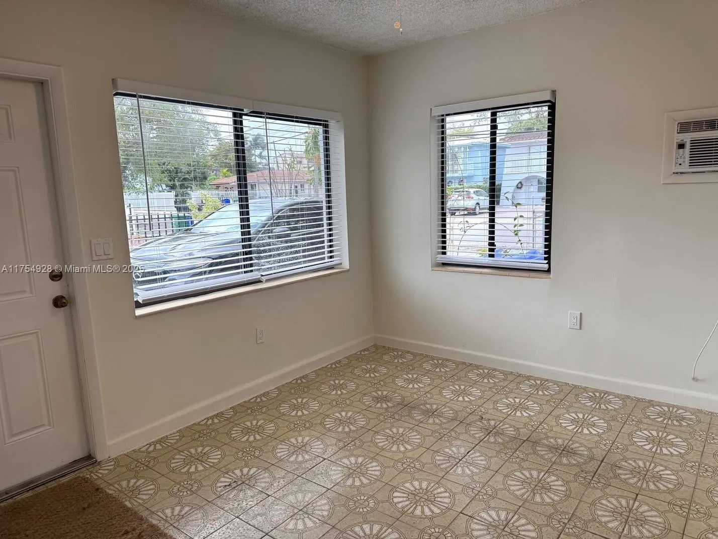 Miami, Florida 33126, United States, 2 Bedrooms Bedrooms, ,1 BathroomBathrooms,Residential,Active,82931