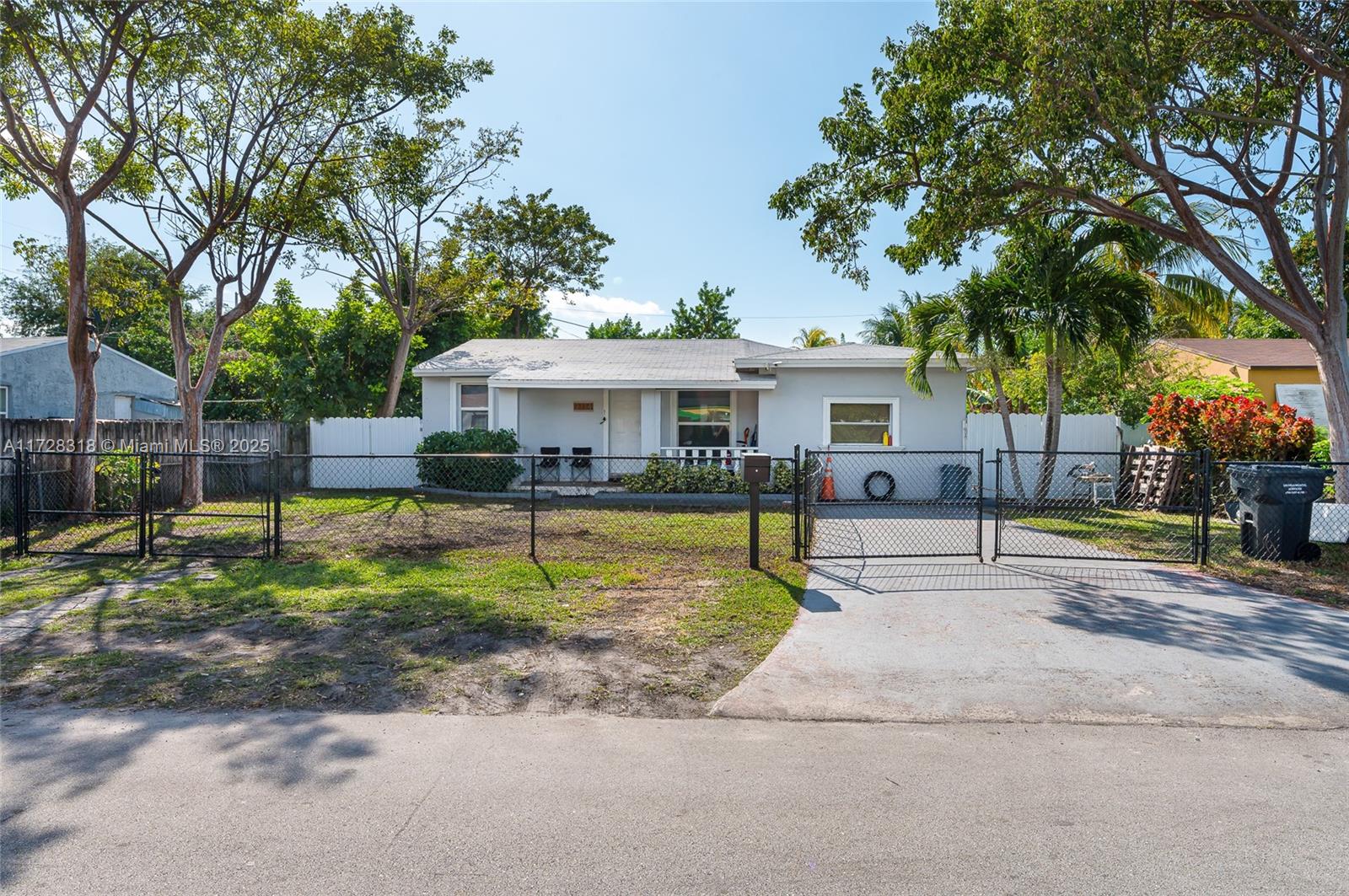 Property for Sale at 2114 Plunkett St, Hollywood, Broward County, Florida - Bedrooms: 3 
Bathrooms: 3  - $499,000