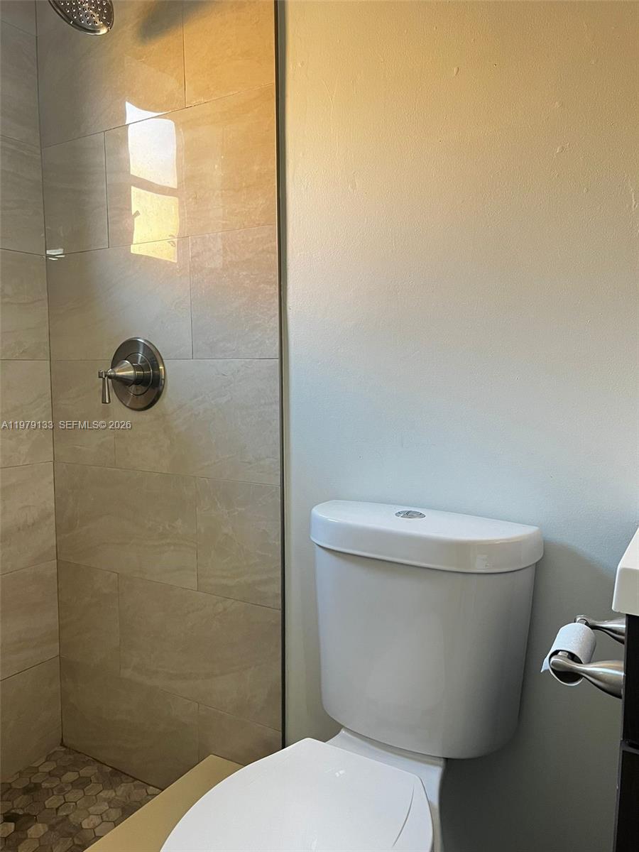 SUNRISE GOLF VILLAGE SEC - Residential Lease