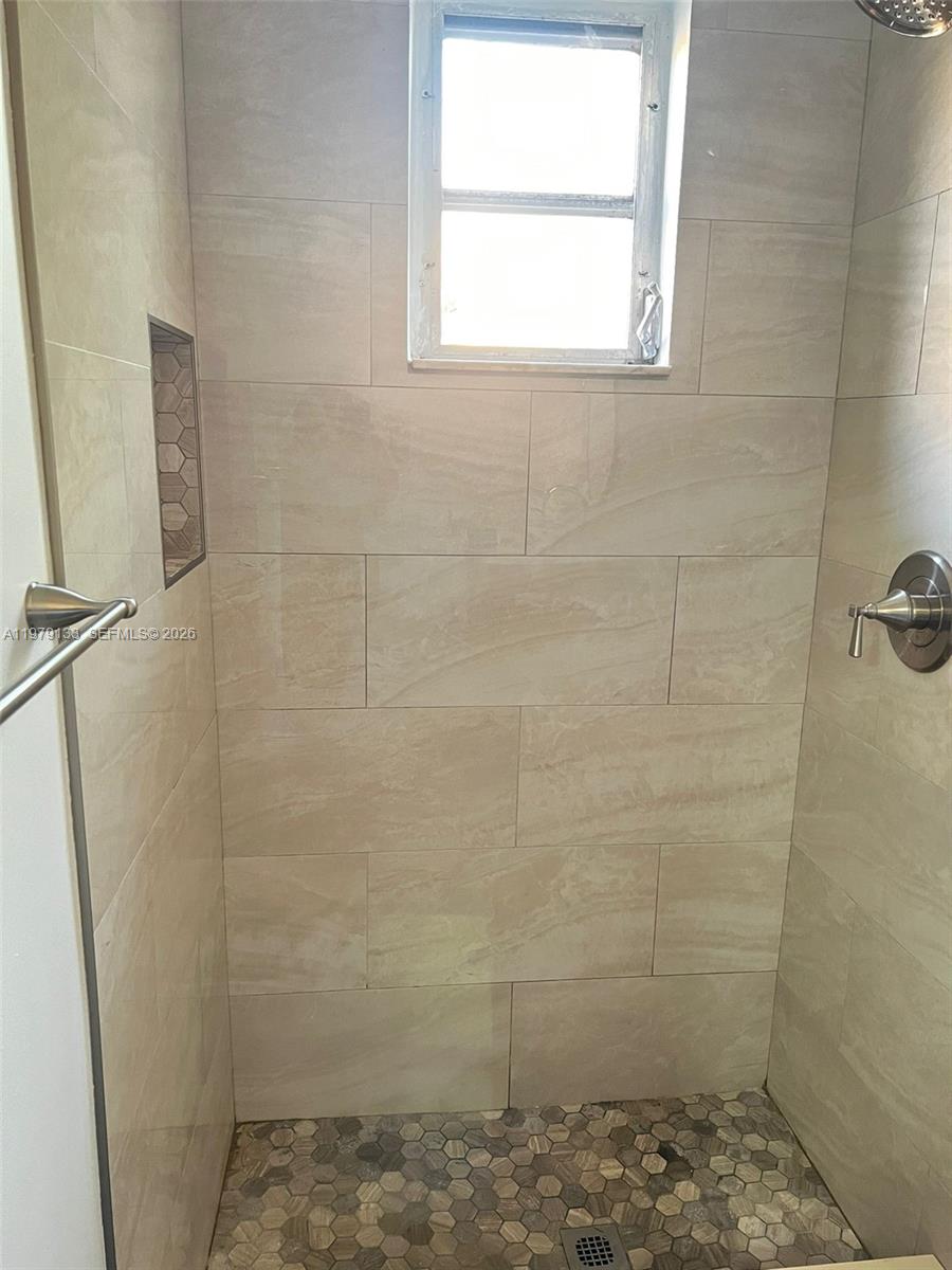 SUNRISE GOLF VILLAGE SEC - Residential Lease