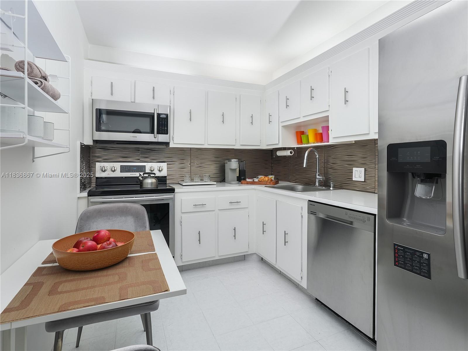 20379 W Country Club Dr 536, Aventura, FL, 33180/$375,900 4 20379 W Country Club Dr 536