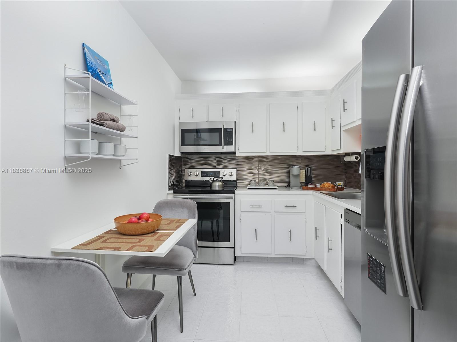 20379 W Country Club Dr 536, Aventura, FL, 33180/$375,900 3 20379 W Country Club Dr 536